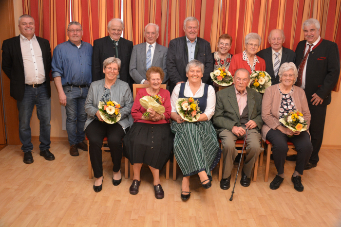 Gruppenfoto-Jubelpaare-klein.JPG